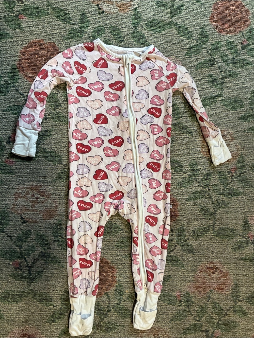 Caden lane bamboo Valentine’s Day hearts 6-12 months pajamas 💘

I❤️U, XOXO